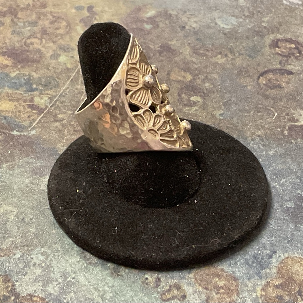 Sterling Silver Floral Reposse Statement Ring - Size 8 - Picture 2 of 4